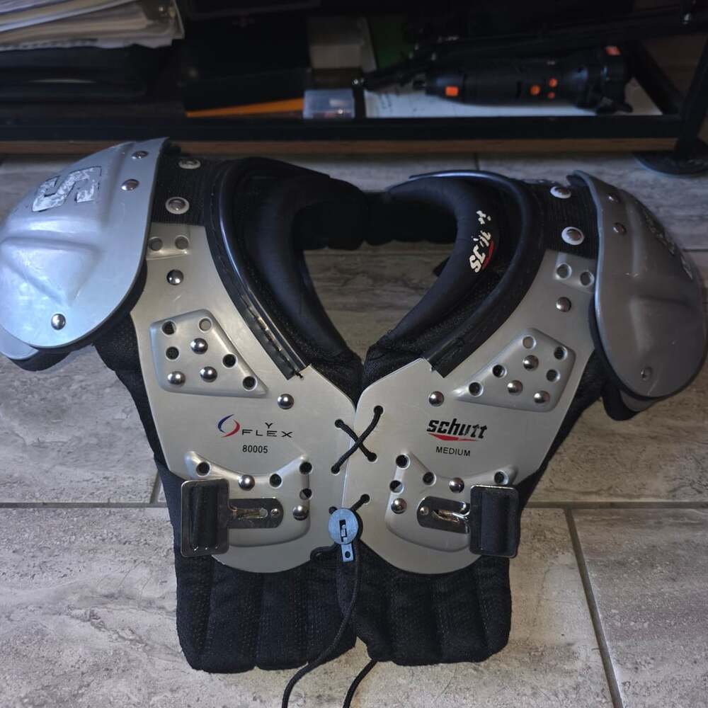 Schutt Y-Flex 80005 Size Medium Football Shoulder Pads
